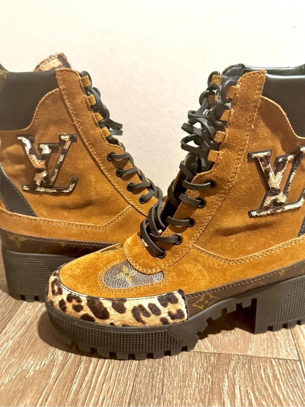 Louis Vuitton Laureate boots